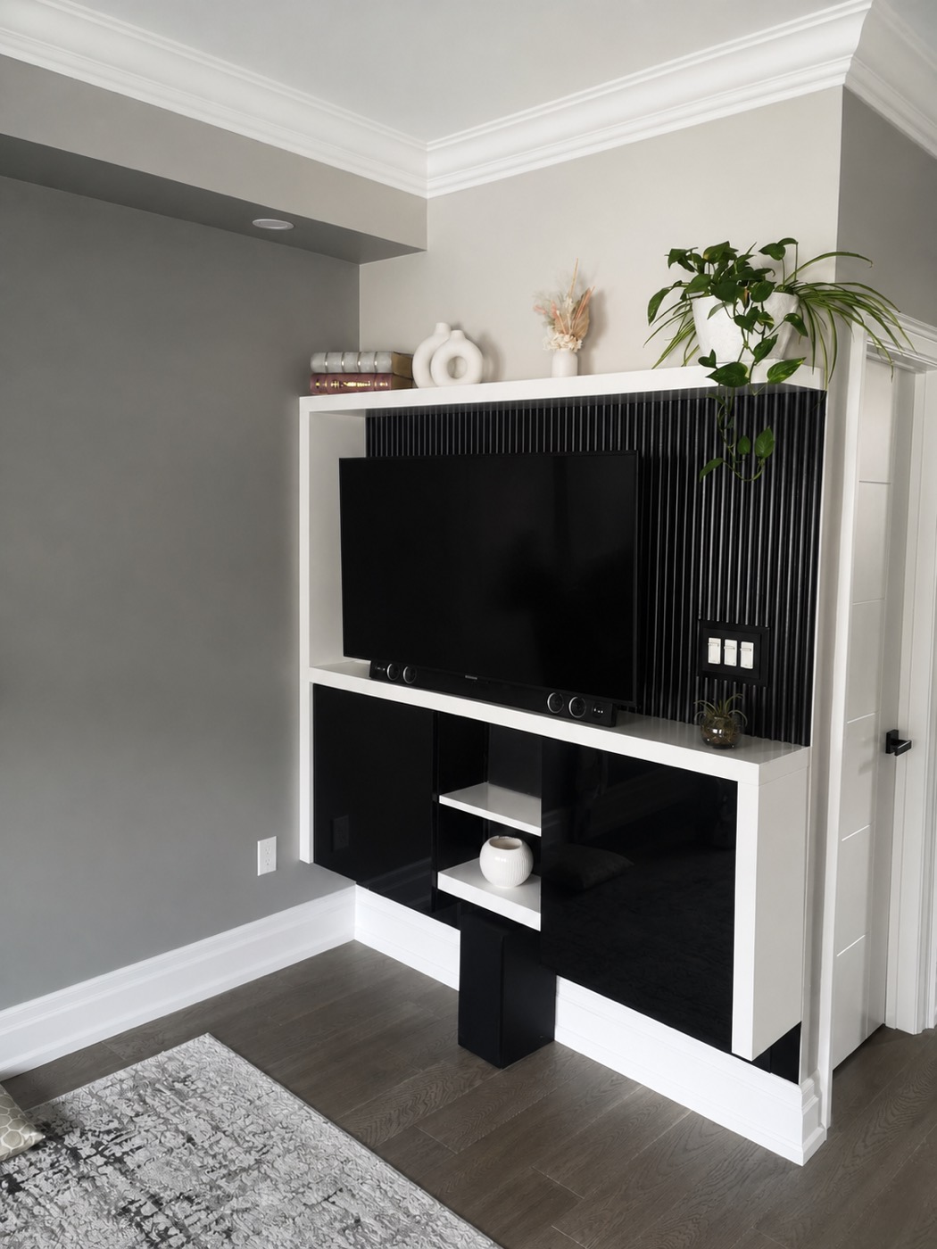 Built-in TV wall unit with black slat detail