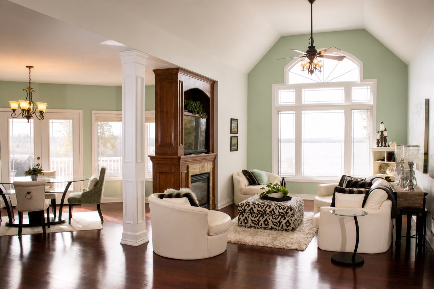 Panelled room with wainscoting